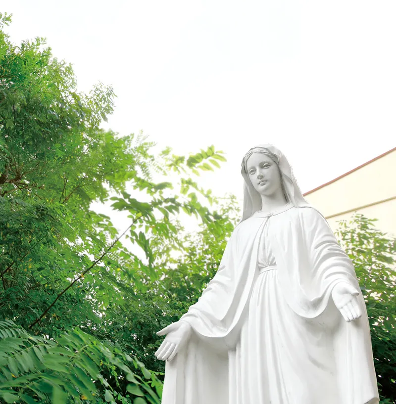 天使大学キャンパスの聖母マリア像 - カトリック精神を象徴する美しい像